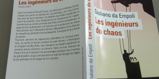 Première et quatrième de couverture du livre de poche Les ingénieurs du chaos de Giuliano da Empori